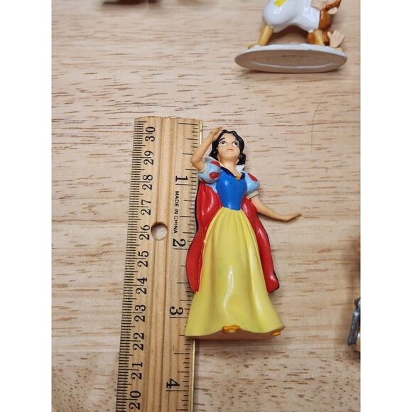Disney Figurine Lot – Miniature Knick Knacks from Classic Films - Picture 11 of 11